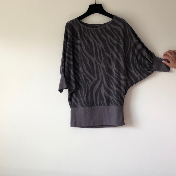 Top - Picture 2 of 3